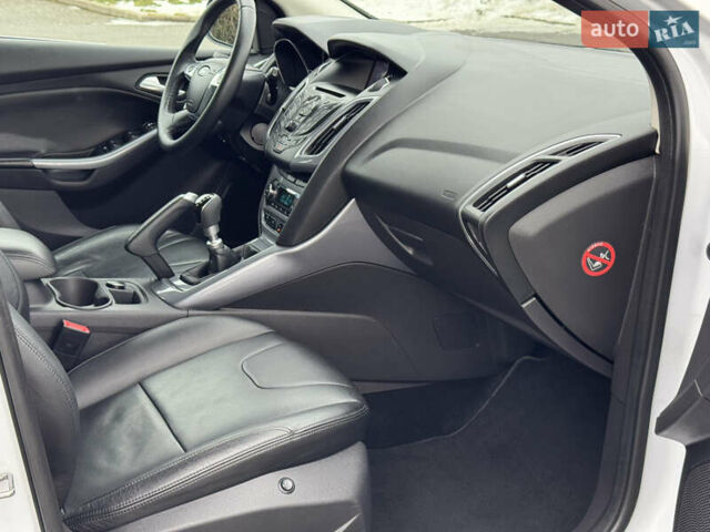 Белый Форд Фокус, объемом двигателя 1.6 л и пробегом 258 тыс. км за 8890 $, фото 86 на Automoto.ua