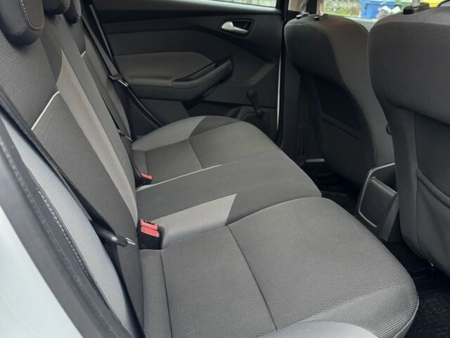 Белый Форд Фокус, объемом двигателя 1.6 л и пробегом 203 тыс. км за 7500 $, фото 4 на Automoto.ua