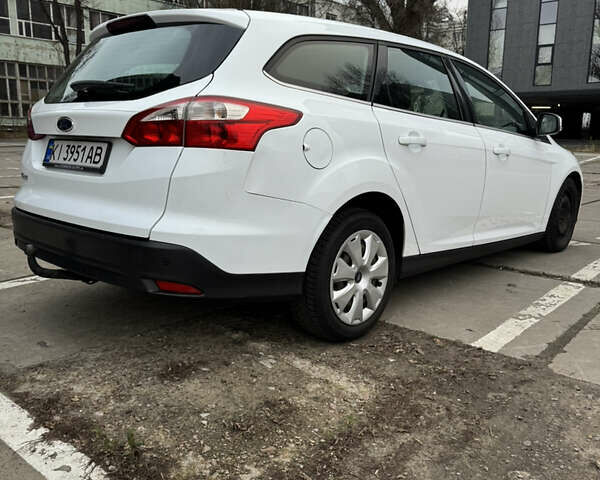 Белый Форд Фокус, объемом двигателя 1.6 л и пробегом 201 тыс. км за 8000 $, фото 2 на Automoto.ua