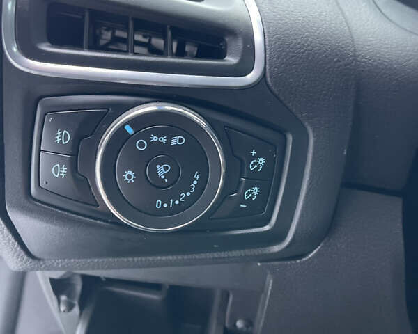 Белый Форд Фокус, объемом двигателя 1.6 л и пробегом 250 тыс. км за 7399 $, фото 57 на Automoto.ua