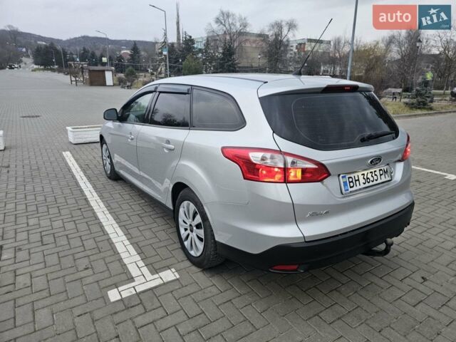 Білий Форд Фокус, об'ємом двигуна 2 л та пробігом 214 тис. км за 8400 $, фото 2 на Automoto.ua