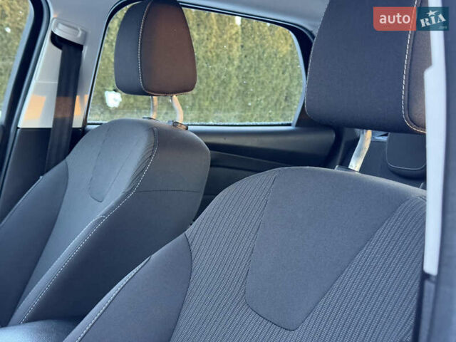 Белый Форд Фокус, объемом двигателя 1.6 л и пробегом 221 тыс. км за 8499 $, фото 39 на Automoto.ua