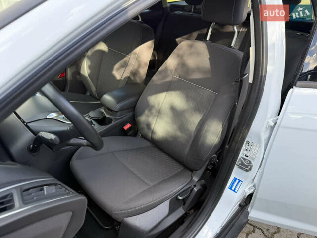 Форд Фокус 2013 в Стрые на Automoto.ua Белый Форд Фокус, объемом двигателя 0 л и пробегом 202 тыс. км за 8850 $, фото 99 на Automoto.ua