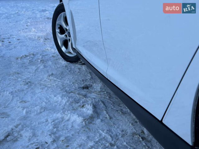Белый Форд Фокус, объемом двигателя 1.6 л и пробегом 221 тыс. км за 8499 $, фото 21 на Automoto.ua