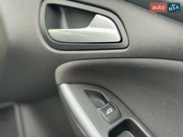 Білий Форд Фокус, об'ємом двигуна 1.6 л та пробігом 221 тис. км за 8699 $, фото 76 на Automoto.ua