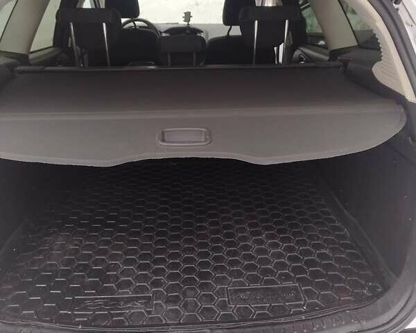 Білий Форд Фокус, об'ємом двигуна 1 л та пробігом 144 тис. км за 7000 $, фото 5 на Automoto.ua