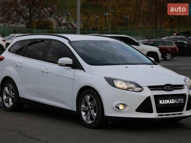 Форд Фокус 2013 в Харькове на Automoto.ua Белый Форд Фокус, объемом двигателя 1 л и пробегом 171 тыс. км за 7200 $, фото 2 на Automoto.ua