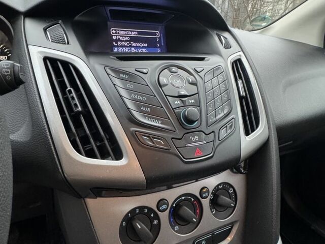 Белый Форд Фокус, объемом двигателя 1.6 л и пробегом 203 тыс. км за 7500 $, фото 5 на Automoto.ua