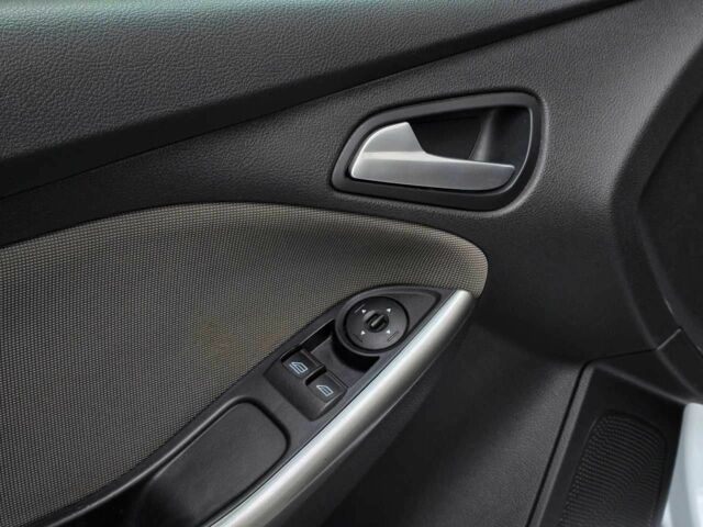 Белый Форд Фокус, объемом двигателя 1 л и пробегом 274 тыс. км за 6199 $, фото 8 на Automoto.ua