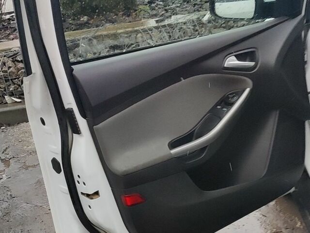 Білий Форд Фокус, об'ємом двигуна 1.6 л та пробігом 316 тис. км за 6000 $, фото 11 на Automoto.ua