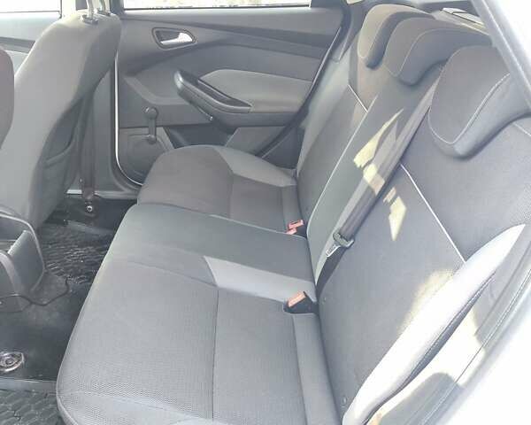 Белый Форд Фокус, объемом двигателя 1.6 л и пробегом 318 тыс. км за 6000 $, фото 4 на Automoto.ua