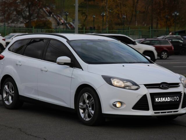 Форд Фокус 2013 в Харькове на Automoto.ua Белый Форд Фокус, объемом двигателя 1 л и пробегом 171 тыс. км за 7200 $, фото 2 на Automoto.ua