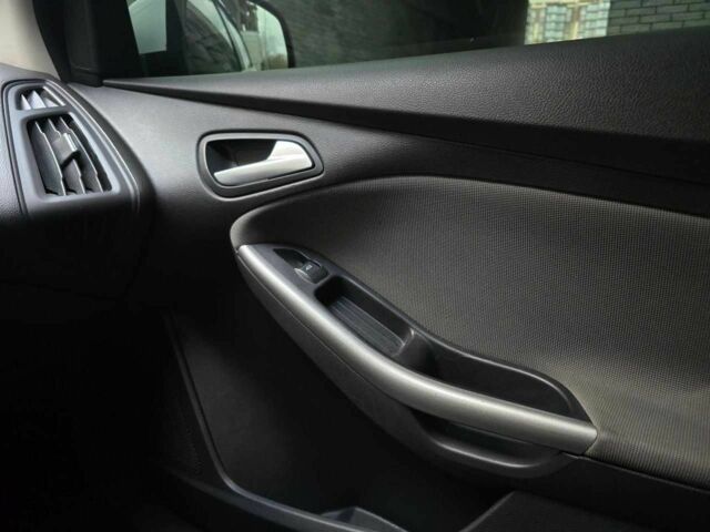 Белый Форд Фокус, объемом двигателя 1 л и пробегом 274 тыс. км за 6199 $, фото 11 на Automoto.ua