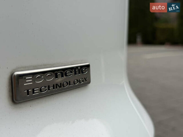 Білий Форд Фокус, об'ємом двигуна 1.6 л та пробігом 221 тис. км за 8699 $, фото 19 на Automoto.ua