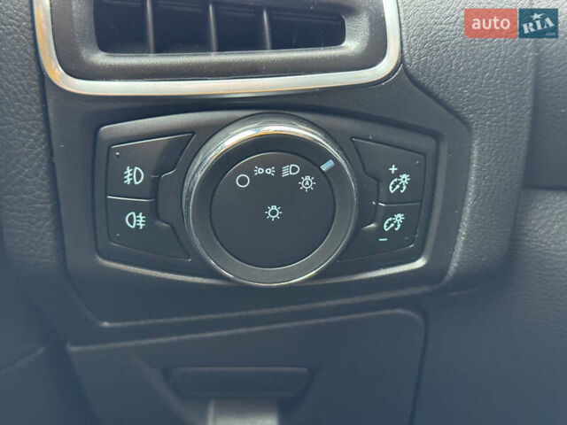 Белый Форд Фокус, объемом двигателя 1.6 л и пробегом 258 тыс. км за 8890 $, фото 44 на Automoto.ua