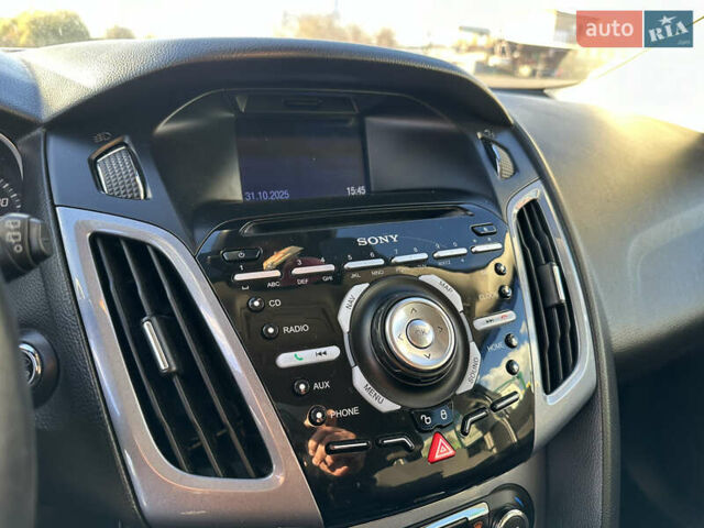 Белый Форд Фокус, объемом двигателя 2 л и пробегом 261 тыс. км за 7500 $, фото 12 на Automoto.ua