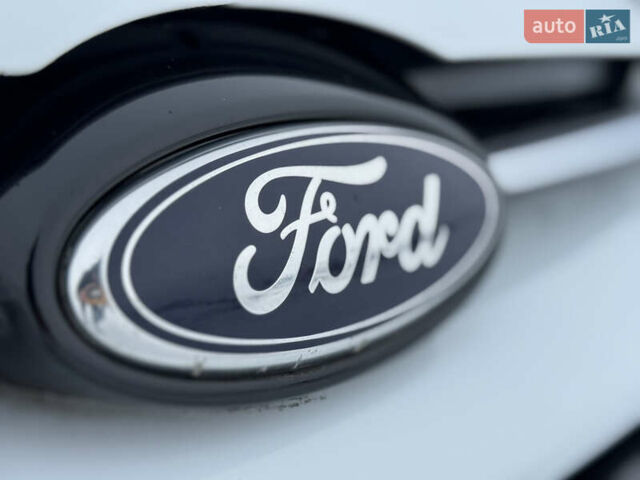 Белый Форд Фокус, объемом двигателя 1.6 л и пробегом 221 тыс. км за 8699 $, фото 5 на Automoto.ua