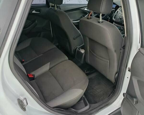 Белый Форд Фокус, объемом двигателя 1.6 л и пробегом 222 тыс. км за 7500 $, фото 10 на Automoto.ua