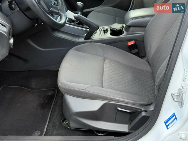 Форд Фокус 2013 в Стрые на Automoto.ua Белый Форд Фокус, объемом двигателя 0 л и пробегом 202 тыс. км за 8850 $, фото 103 на Automoto.ua