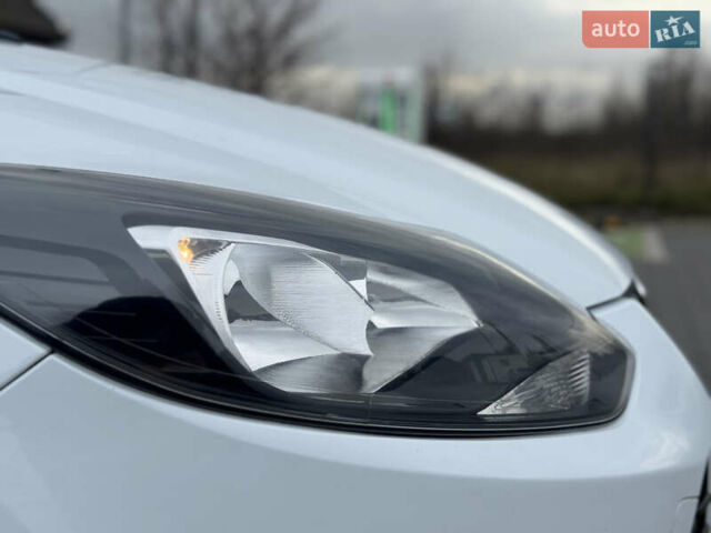 Білий Форд Фокус, об'ємом двигуна 1.6 л та пробігом 221 тис. км за 8699 $, фото 4 на Automoto.ua
