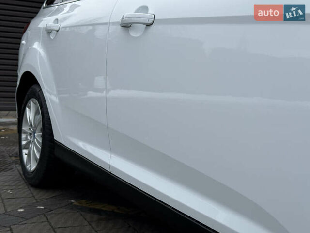 Белый Форд Фокус, объемом двигателя 1.6 л и пробегом 258 тыс. км за 8890 $, фото 12 на Automoto.ua