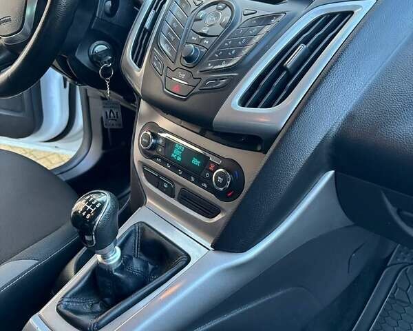 Белый Форд Фокус, объемом двигателя 1.56 л и пробегом 247 тыс. км за 7950 $, фото 39 на Automoto.ua