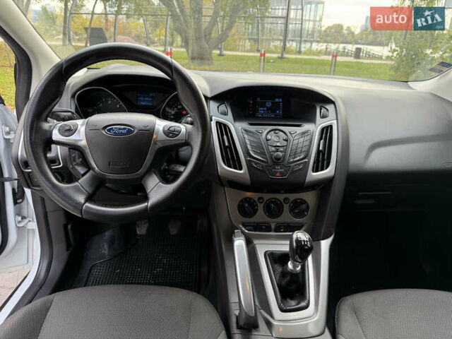 Белый Форд Фокус, объемом двигателя 1.6 л и пробегом 246 тыс. км за 7100 $, фото 29 на Automoto.ua