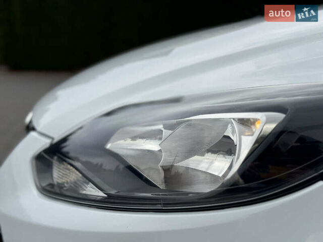 Білий Форд Фокус, об'ємом двигуна 1.6 л та пробігом 221 тис. км за 8699 $, фото 27 на Automoto.ua