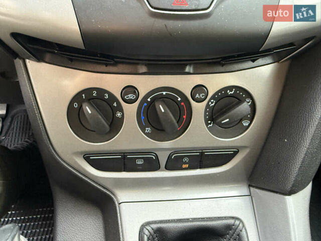 Белый Форд Фокус, объемом двигателя 1.6 л и пробегом 246 тыс. км за 7100 $, фото 25 на Automoto.ua