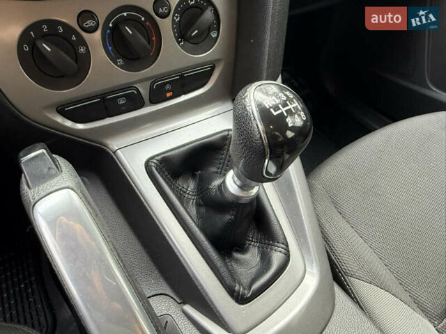 Белый Форд Фокус, объемом двигателя 1.6 л и пробегом 246 тыс. км за 7100 $, фото 26 на Automoto.ua