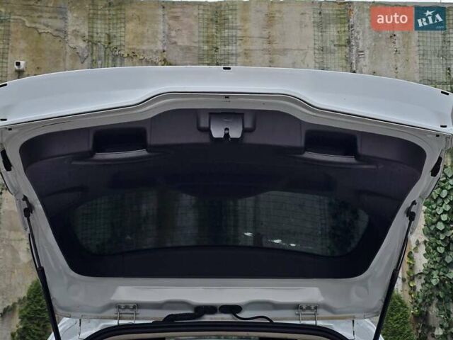 Белый Форд Фокус, объемом двигателя 1 л и пробегом 274 тыс. км за 5899 $, фото 40 на Automoto.ua