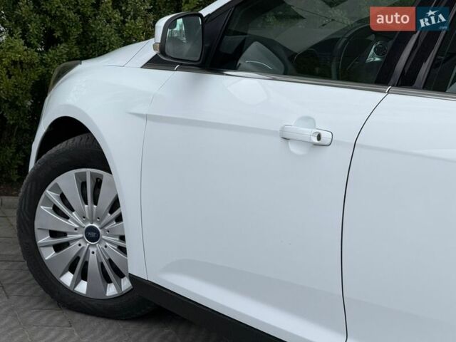 Белый Форд Фокус, объемом двигателя 1.6 л и пробегом 245 тыс. км за 7800 $, фото 28 на Automoto.ua