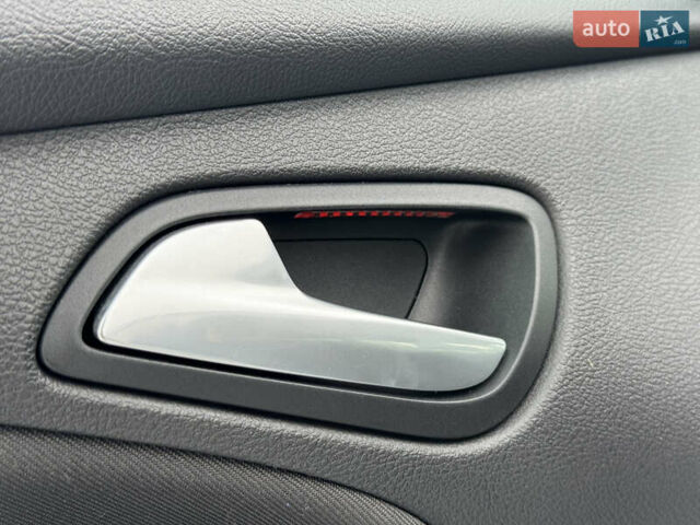 Белый Форд Фокус, объемом двигателя 1.6 л и пробегом 221 тыс. км за 8699 $, фото 37 на Automoto.ua