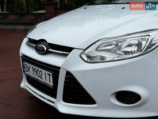 Білий Форд Фокус, об'ємом двигуна 1 л та пробігом 140 тис. км за 5499 $, фото 5 на Automoto.ua