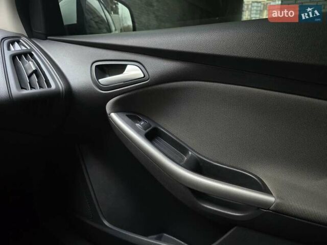 Білий Форд Фокус, об'ємом двигуна 1 л та пробігом 274 тис. км за 5899 $, фото 33 на Automoto.ua