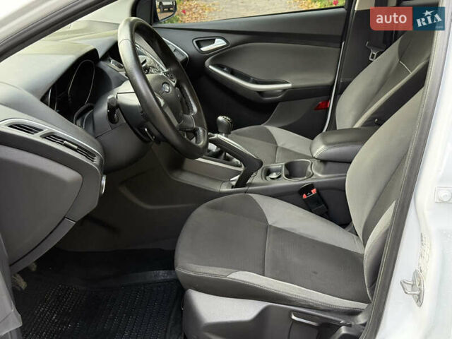 Белый Форд Фокус, объемом двигателя 1.6 л и пробегом 246 тыс. км за 7100 $, фото 20 на Automoto.ua