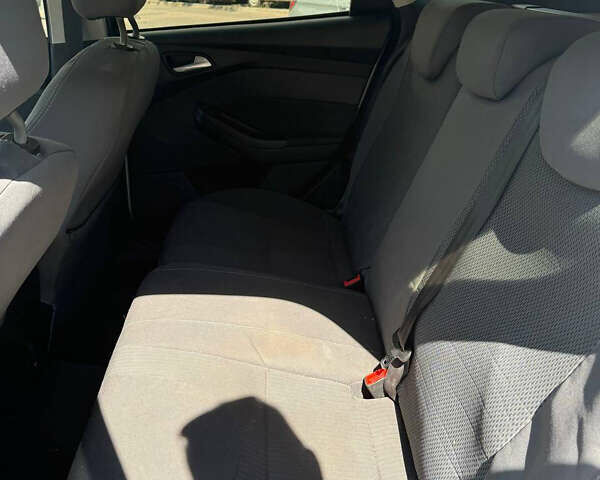 Белый Форд Фокус, объемом двигателя 2 л и пробегом 213 тыс. км за 5400 $, фото 1 на Automoto.ua