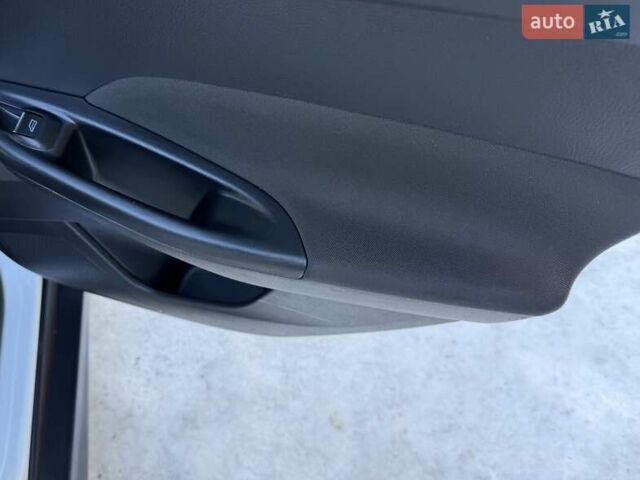 Білий Форд Фокус, об'ємом двигуна 1.6 л та пробігом 241 тис. км за 7950 $, фото 103 на Automoto.ua
