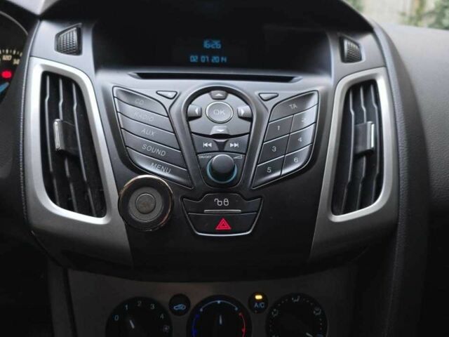 Белый Форд Фокус, объемом двигателя 1 л и пробегом 274 тыс. км за 6199 $, фото 10 на Automoto.ua