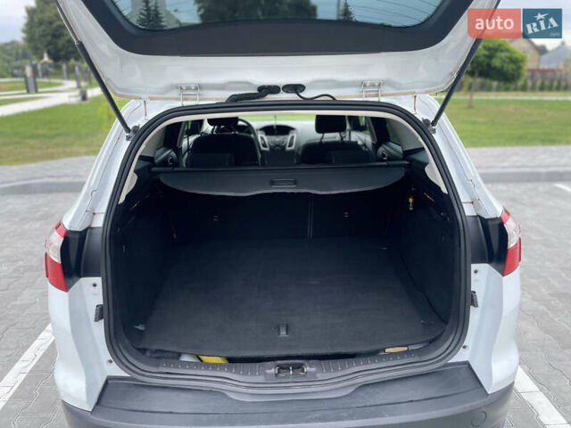 Белый Форд Фокус, объемом двигателя 1.6 л и пробегом 257 тыс. км за 7300 $, фото 6 на Automoto.ua