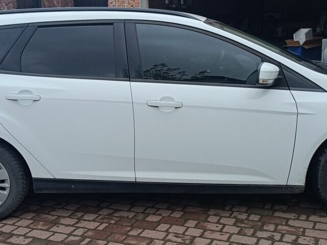 Белый Форд Фокус, объемом двигателя 1 л и пробегом 222 тыс. км за 5200 $, фото 2 на Automoto.ua