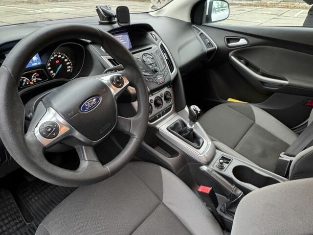 Белый Форд Фокус, объемом двигателя 1.6 л и пробегом 203 тыс. км за 7500 $, фото 7 на Automoto.ua