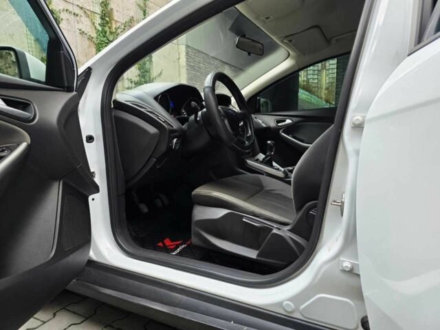 Белый Форд Фокус, объемом двигателя 1 л и пробегом 274 тыс. км за 6199 $, фото 15 на Automoto.ua