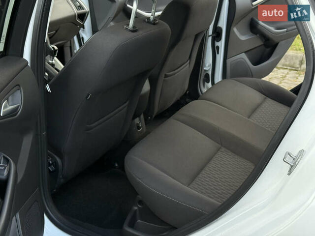 Форд Фокус 2013 в Стрые на Automoto.ua Белый Форд Фокус, объемом двигателя 0 л и пробегом 202 тыс. км за 8850 $, фото 116 на Automoto.ua