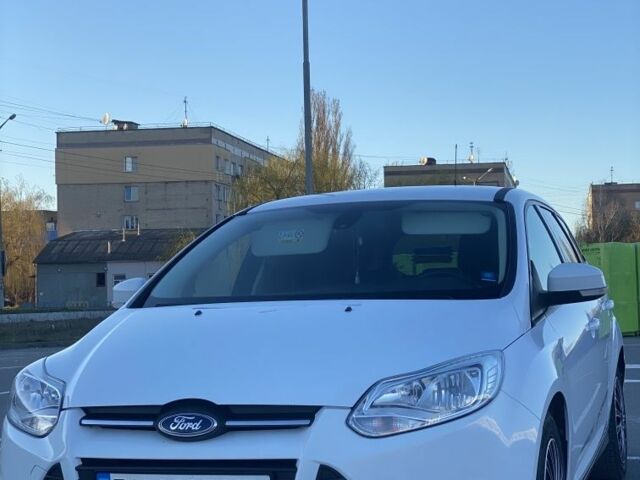 Белый Форд Фокус, объемом двигателя 1.6 л и пробегом 200 тыс. км за 6500 $, фото 4 на Automoto.ua