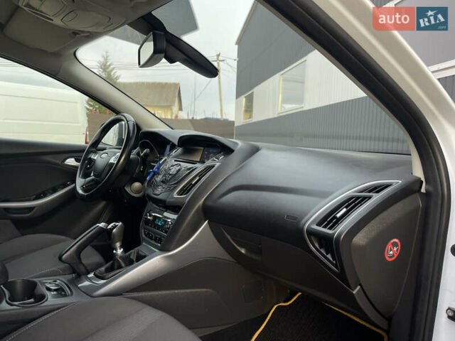 Белый Форд Фокус, объемом двигателя 1.6 л и пробегом 219 тыс. км за 8750 $, фото 32 на Automoto.ua