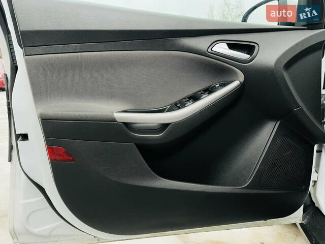 Белый Форд Фокус, объемом двигателя 1.56 л и пробегом 233 тыс. км за 7400 $, фото 10 на Automoto.ua