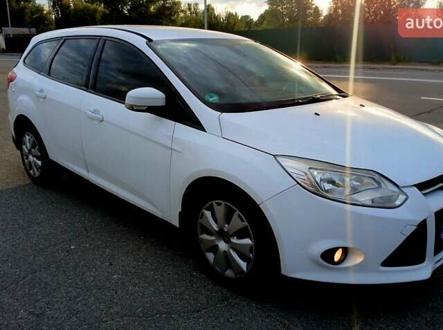 Форд Фокус 2014 в Киеве на Automoto.ua Белый Форд Фокус, объемом двигателя 1.6 л и пробегом 310 тыс. км за 7200 $, фото 8 на Automoto.ua