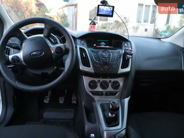 Белый Форд Фокус, объемом двигателя 1.6 л и пробегом 219 тыс. км за 6950 $, фото 6 на Automoto.ua