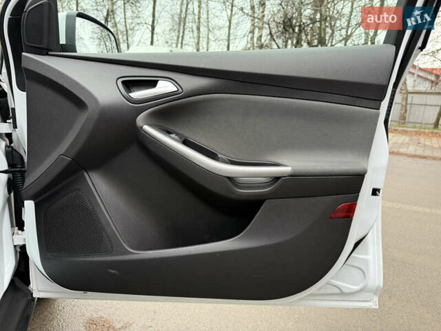 Белый Форд Фокус, объемом двигателя 1.6 л и пробегом 191 тыс. км за 8942 $, фото 39 на Automoto.ua